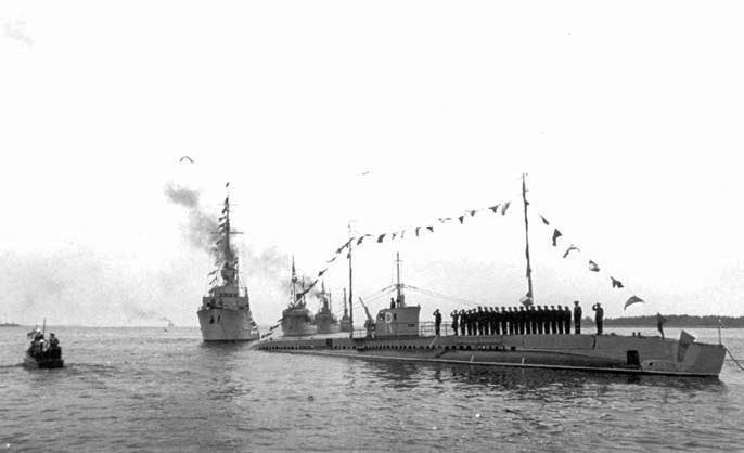 Attēls:Submarine Ronis parade 1.jpg