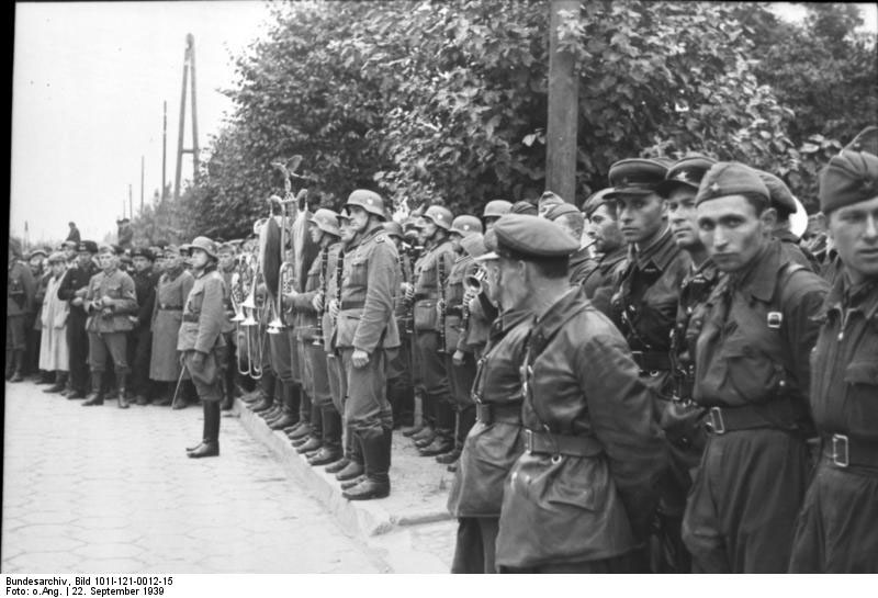 Attēls:Brest-1939-german-soviet-parade-04.jpg