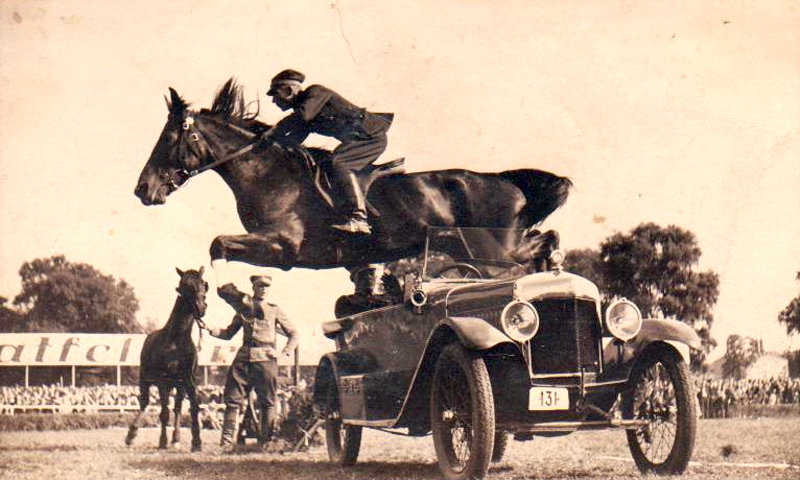 Attēls:Jatnieki defile 1.jpg