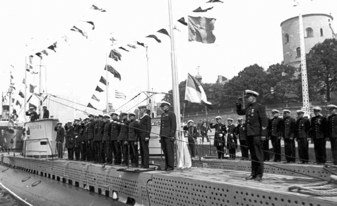 Attēls:Submarine Ronis parade 2.jpg