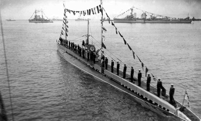 Attēls:Submarine Ronis parade.jpg