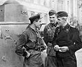 Brest-1939-german-soviet-fraternizing-04.jpg